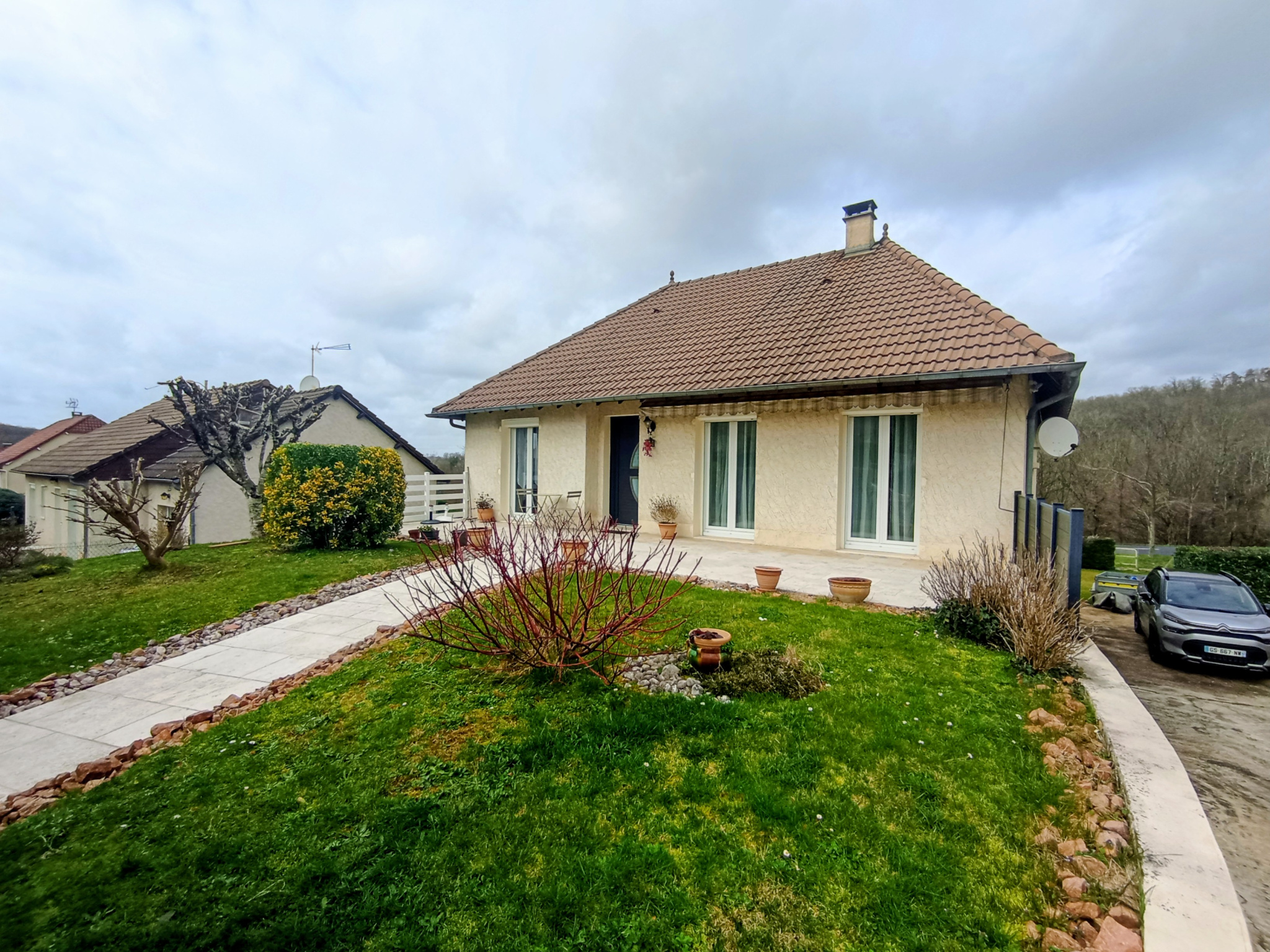 Situé à 15 mn de Brive, adorable pavillon plain-pied totalem